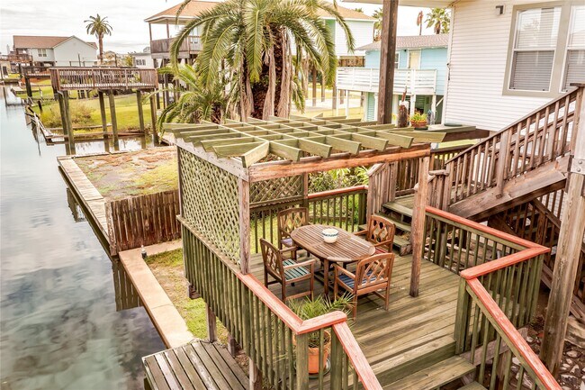 Building Photo - 16530 Bermuda Way