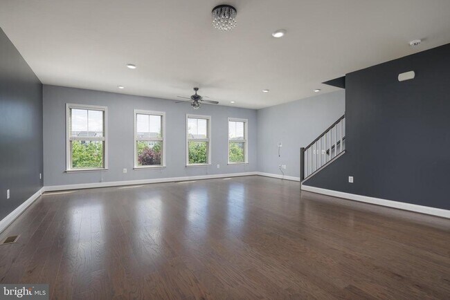 Building Photo - 1705 Cottonwood Grove Rd