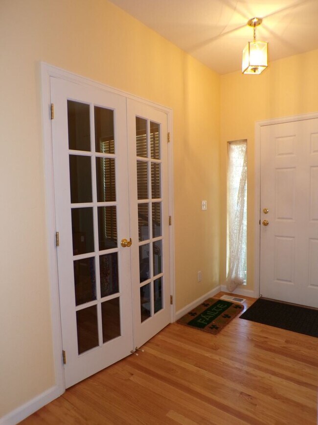 Building Photo - Cozy Hidden Gem in the Heart of Lakewood! ...