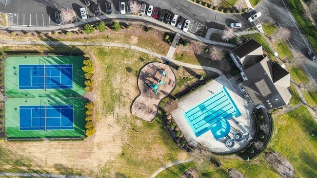 Building Photo - Beautiful partially furnished Home in Olmstead