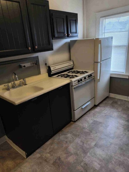 Primary Photo - 326 W 5th St