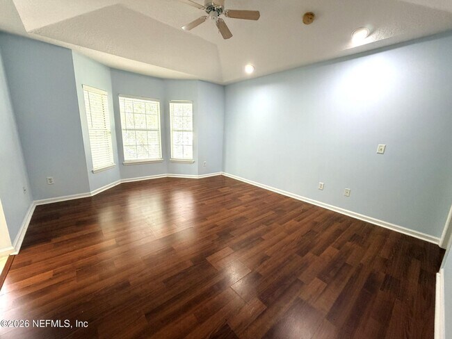 Building Photo - 321 Pecan Grove Dr