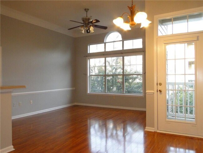 Building Photo - 2700 Pine Tree Rd NE