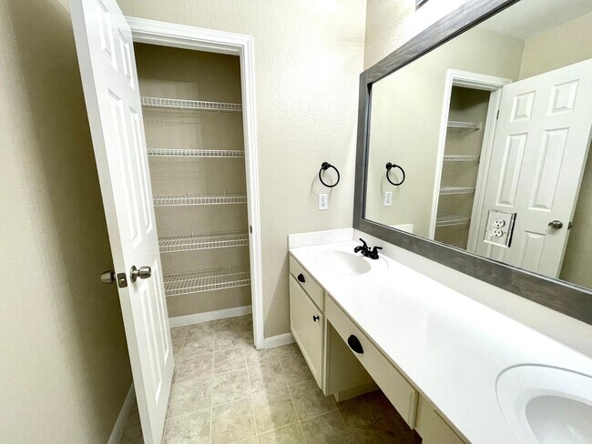Building Photo - Charming 3-Bedroom Oasis in Round Rock