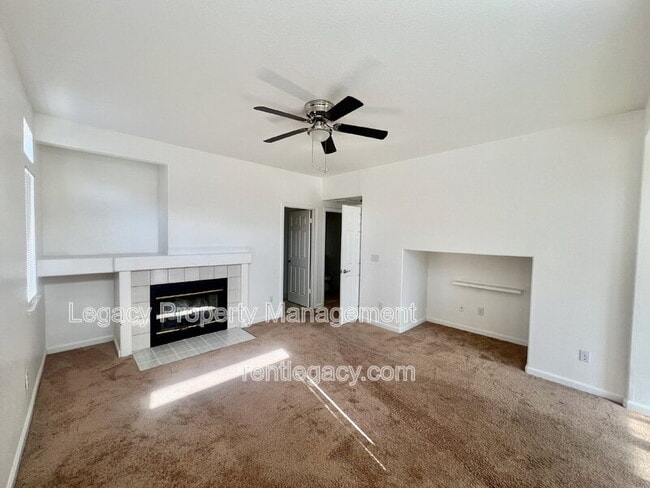 Building Photo - 2750 Parkview Terrace