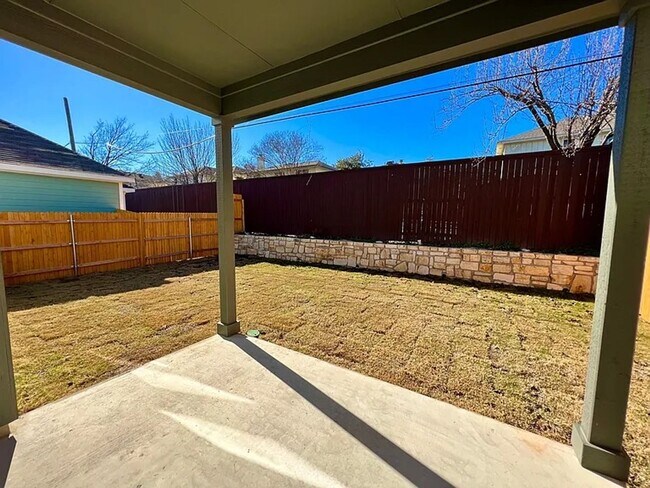 Building Photo - Open Concept Family Dream Home!