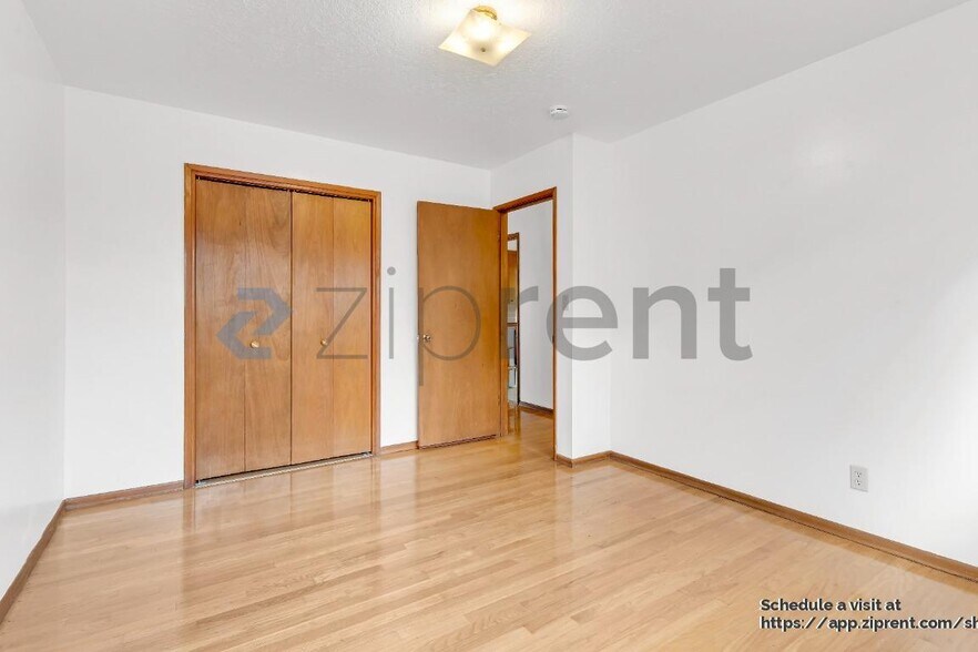 Building Photo - 6115 NE Clackamas St