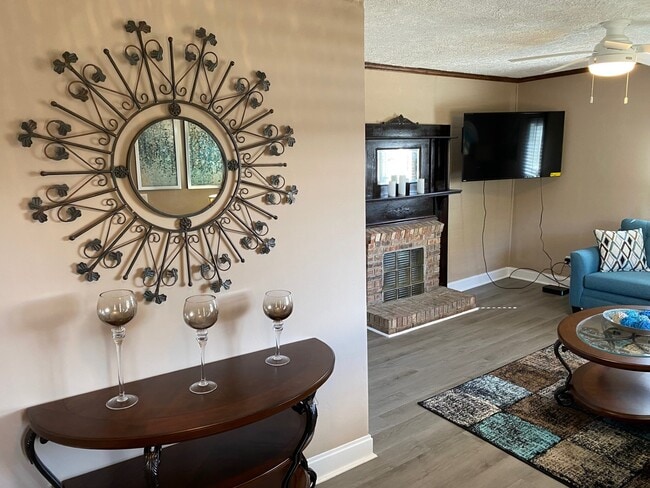 Building Photo - 120 Pearl St