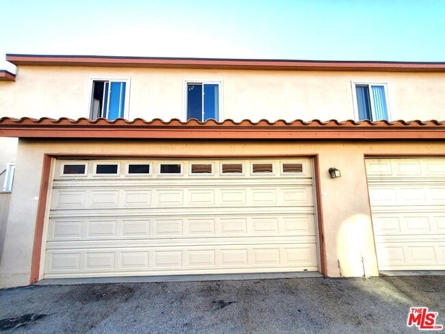 Building Photo - 3508 Del Amo Blvd