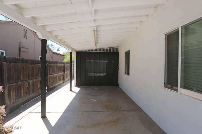 Building Photo - 3822 N 11th Ave