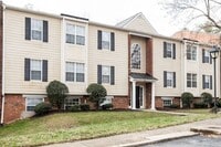 Building Photo - 1221 Villa Ln