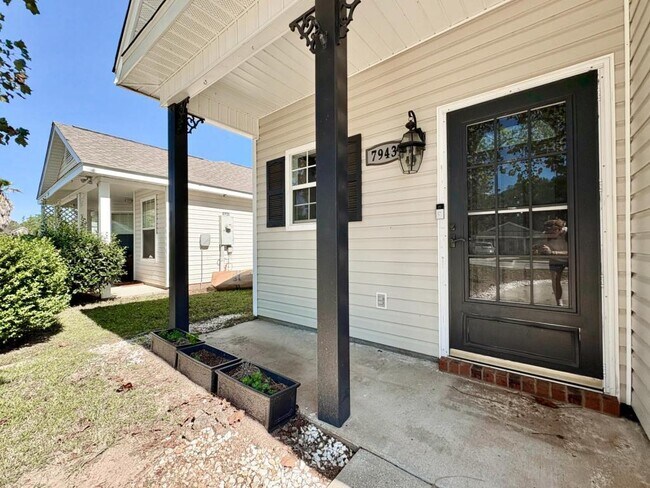 Building Photo - 7943 Audubon Dr