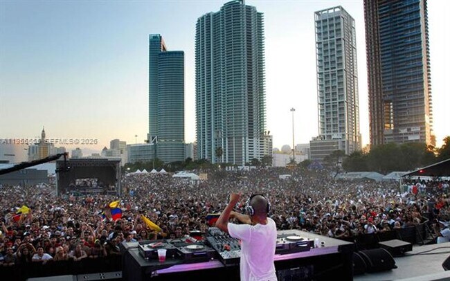 Building Photo - 1600 NE 1st Ave