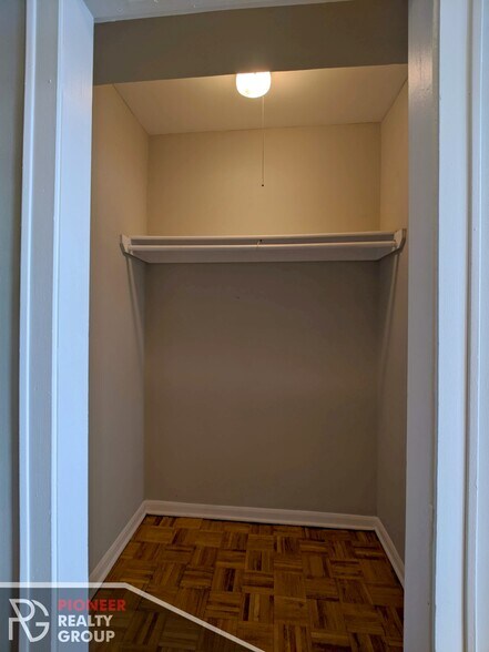 Building Photo - 739 W Belmont Ave