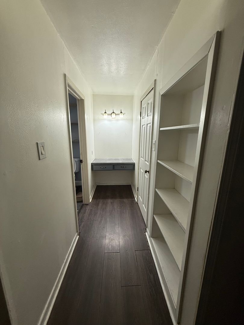 Building Photo - 3301 Thunderbird Ln