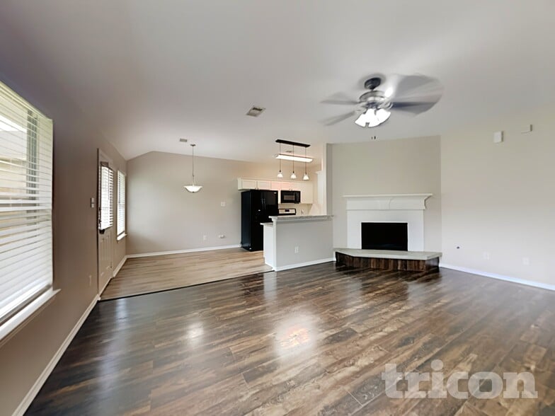 Building Photo - 2002 Briar Grove Dr