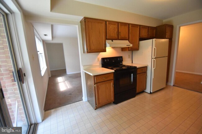 Building Photo - 400 Chapel Ct