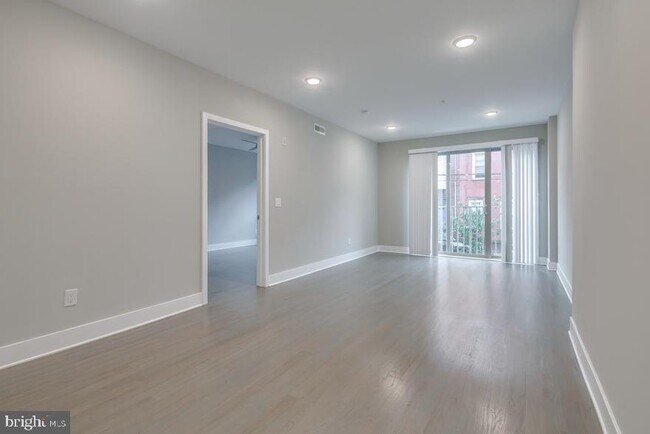 Building Photo - 1607 Catharine St
