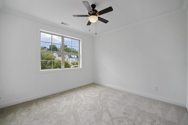 Building Photo - Newer Custom Brick Home in Lebanon