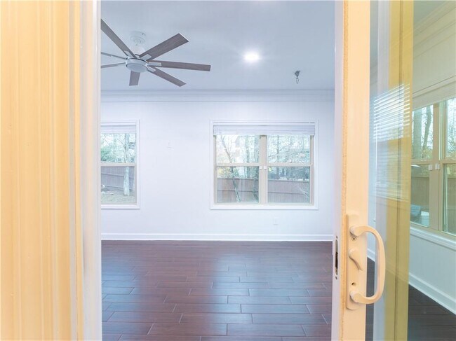 Building Photo - 4865 Alexandria Ave