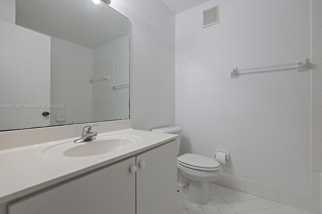 Building Photo - 990 NE 33rd Terrace