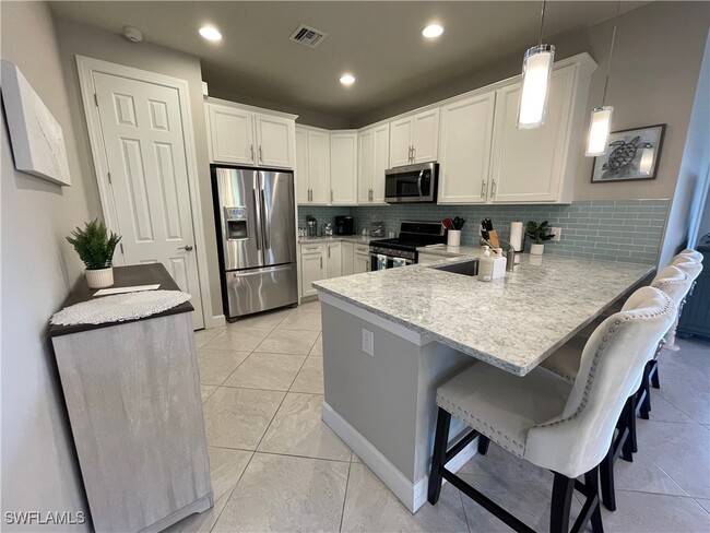 Building Photo - 7627 Jacaranda Ln