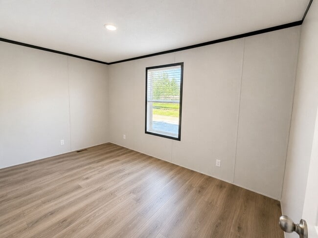 Building Photo - 10 Meadowlark Dr
