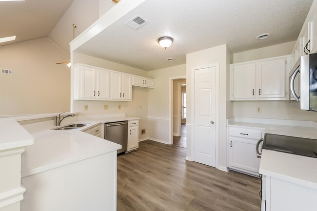 Building Photo - 7325 English Cove