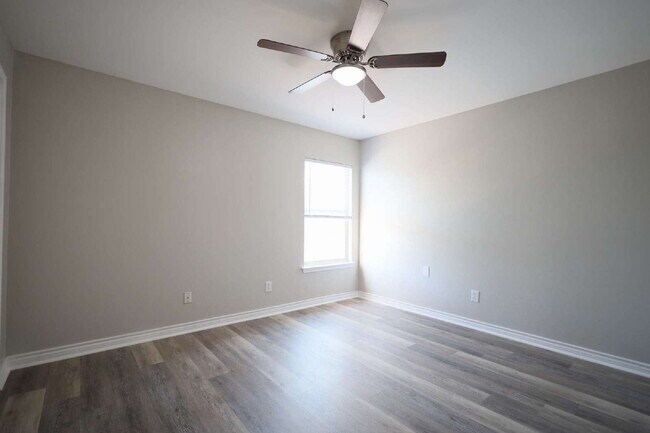 Building Photo - 9519 Braun Square