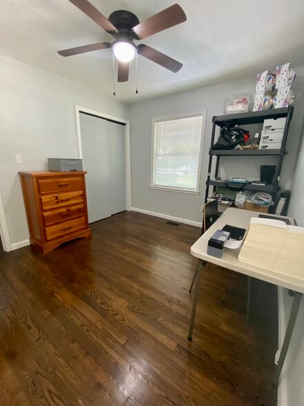 Double closet - 3172 Sandusky Dr