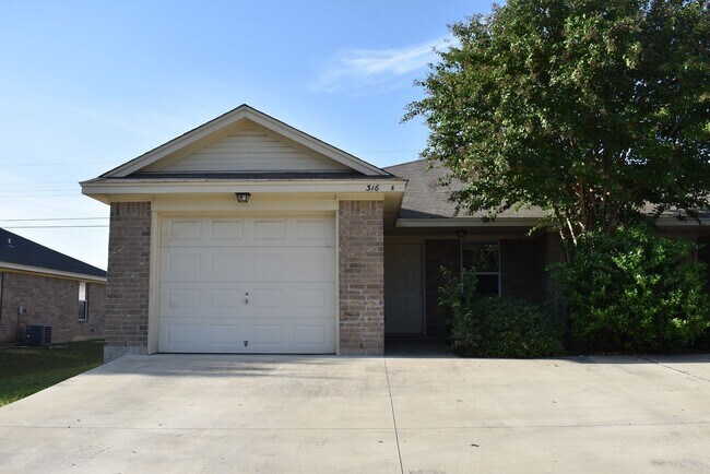 Primary Photo - 316 Elbert Ln