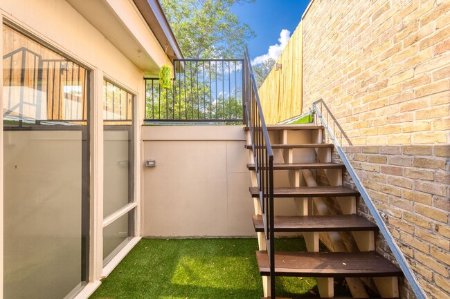 Building Photo - ALAMO HEIGHTS  |  TOWNHOME  |  REMODELED  ...