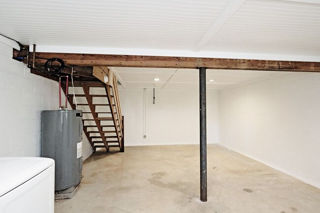 Building Photo - Nicely Updated Duplex Near UVA Medical Center