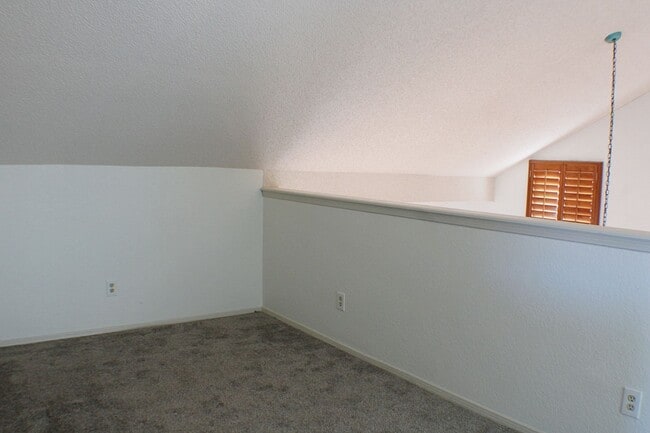 Building Photo - Beautiful Move-in Ready Home