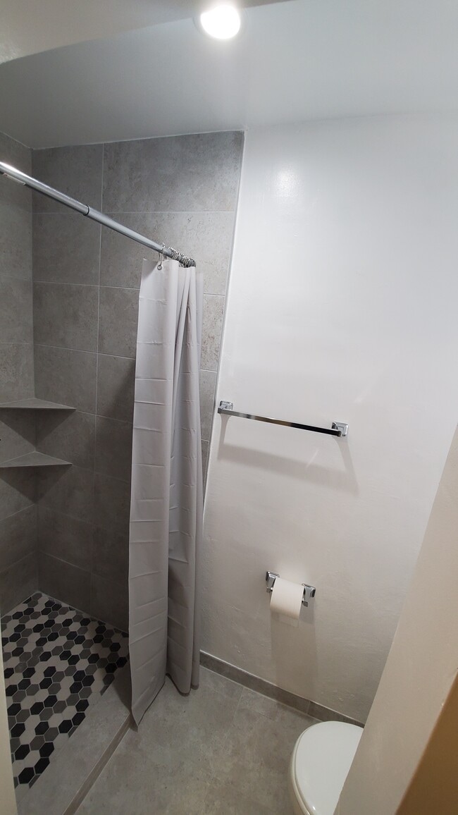 Building Photo - 3180 SW 6th St