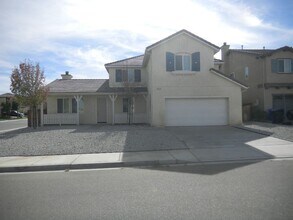 Building Photo - Beautiful home in central location of Victorville