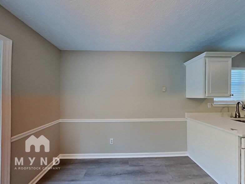 Building Photo - 301 Lacebark Ln