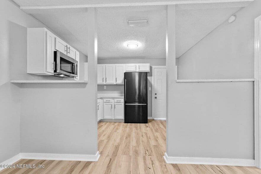 Building Photo - 7230 Melvin Rd