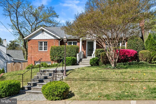 Building Photo - 2718 S June St