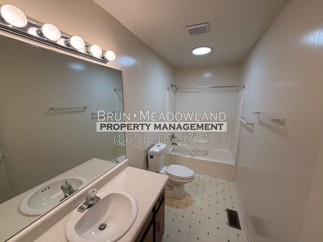 Building Photo - 1805 Meadowland Ln