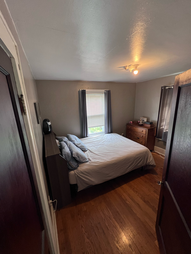 1st Bedroom - 534 Kenwick Dr