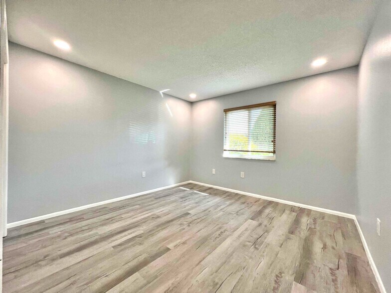 Building Photo - 2140 Corbin Pl