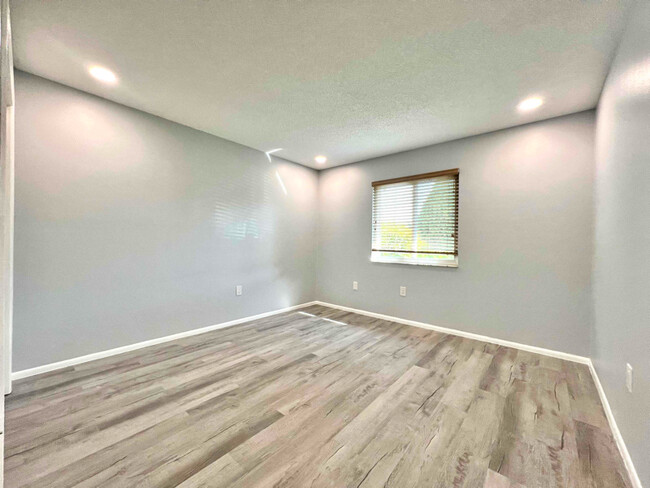 Building Photo - 2140 Corbin Pl