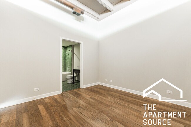 Building Photo - 4131 W Belmont Ave