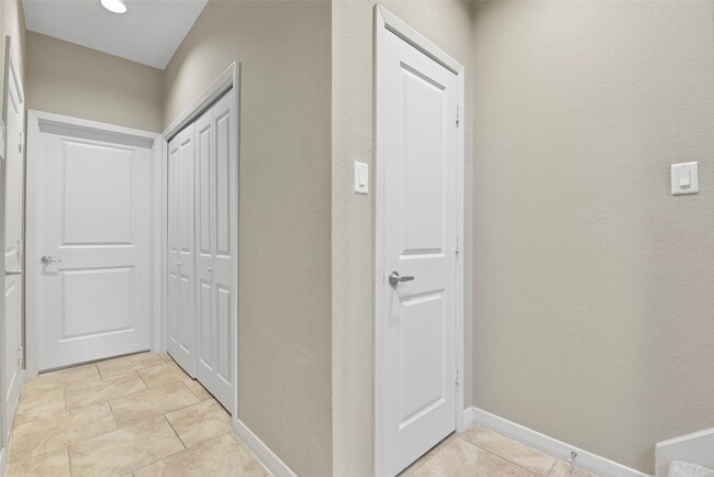 Building Photo - 241 N Lenox St