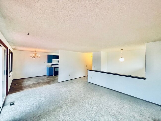 Building Photo - Tranquil House on Quiet South Delridge Street!
