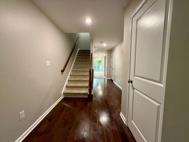 Building Photo - 902 Chalmers Ln