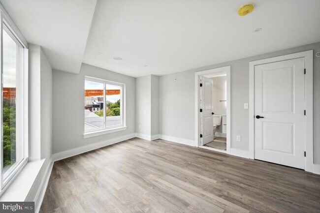 Building Photo - 1801 N 6th St