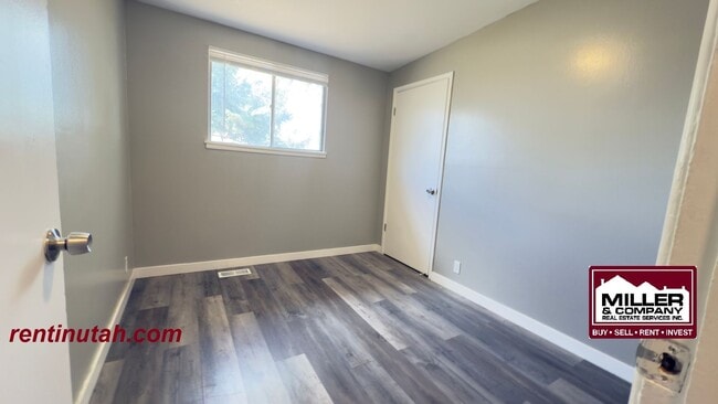 Building Photo - 1625 Paradise Ln