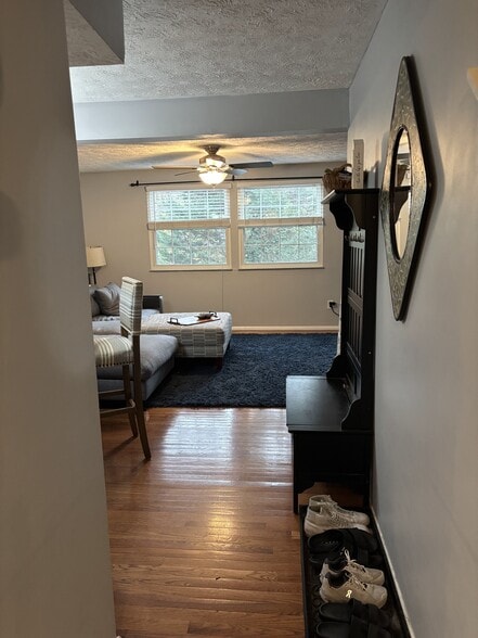 Building Photo - 1227 Scaleybark Rd